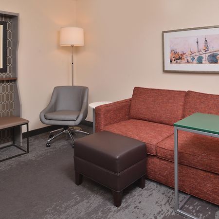Holiday Inn & Suites Raleigh Cary By Ihg Εξωτερικό φωτογραφία