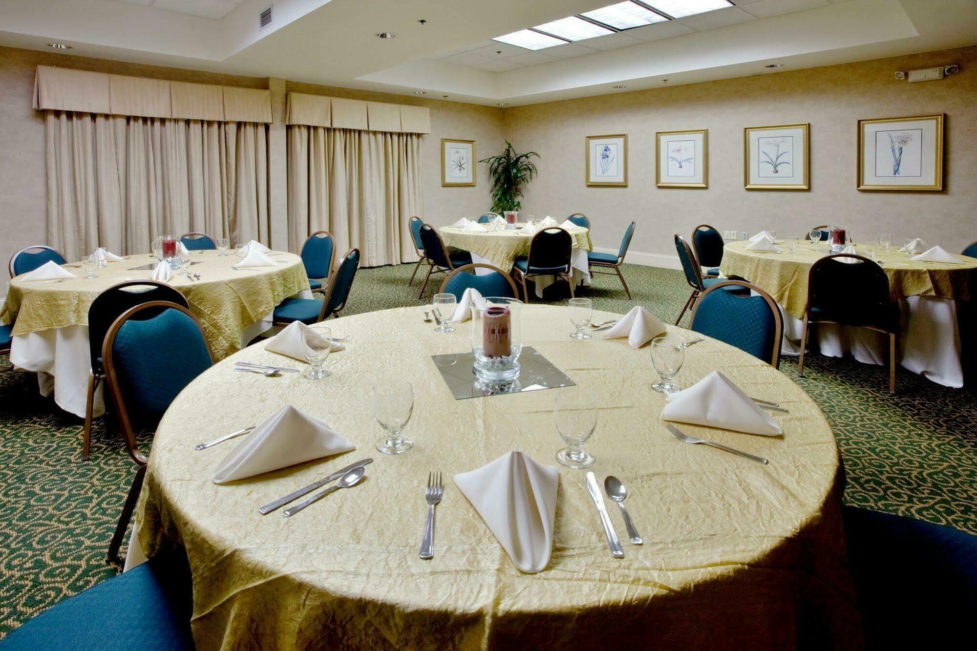 Holiday Inn & Suites Raleigh Cary By Ihg Εστιατόριο φωτογραφία