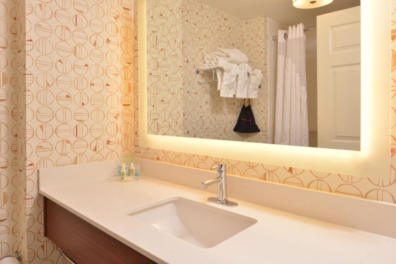 Holiday Inn & Suites Raleigh Cary By Ihg Εξωτερικό φωτογραφία